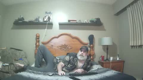 Snapshot of straightbear4you chatting on February 20, 8:39 am Straightbear4you online show from February 20, 8:39 am