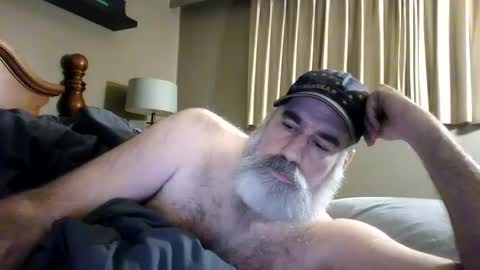 Snapshot of straightbear4you chatting on October 13, 10:39 am Straightbear4you online show from October 13, 10:39 am