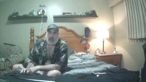 Snapshot of straightbear4you chatting on February 27, 8:13 am Straightbear4you online show from February 27, 8:13 am