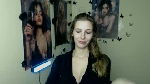 Amalia online show from November 13, 2:09 pm