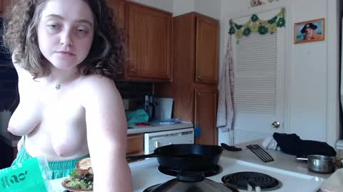 Strawberrylotsacake online show from May 15, 5:42 pm