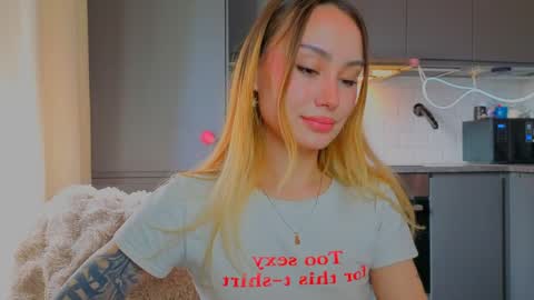 Tati and Lola online show from May 9, 12:33 pm
