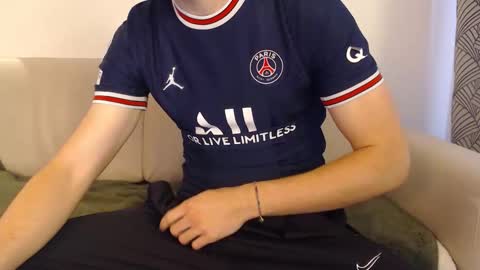 Stud From Paris online show from May 6, 9:26 am