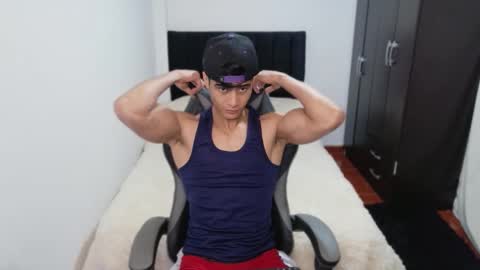 Snapshot of stylish_men chatting on October 18, 11:25 am stylish men online show from October 18, 11:25 am