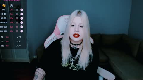 Snapshot of succubus_leslie chatting on December 15, 1:00 pm succubus_leslie online show from December 15, 1:00 pm