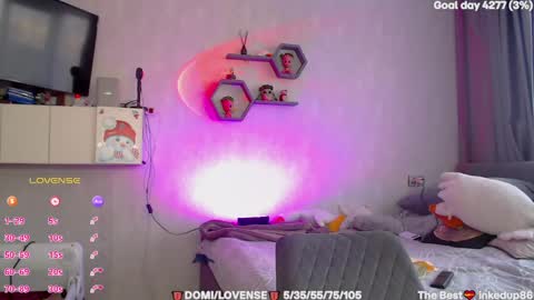 suchcute_ online show from February 12, 3:43 am