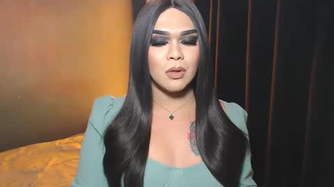 Snapshot of suckablecockoffreya chatting on December 27, 12:34 pm JADE ELYSE online show from December 27, 12:34 pm