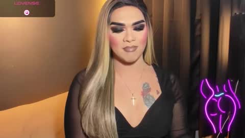 Snapshot of suckablecockoffreya chatting on November 1, 1:43 pm JADE ELYSE online show from November 1, 1:43 pm