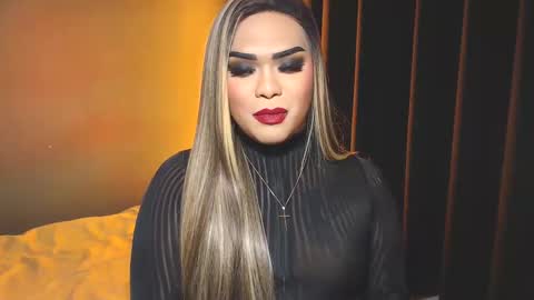 Snapshot of suckablecockoffreya chatting on December 14, 11:56 pm JADE ELYSE online show from December 14, 11:56 pm