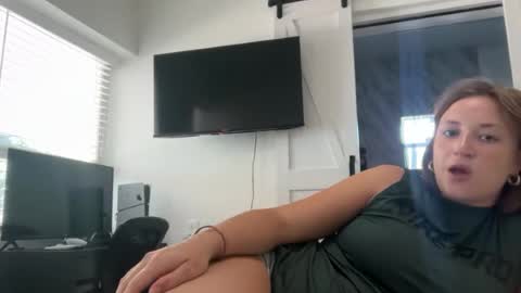 suerrab3304 online show from June 12, 4:17 pm