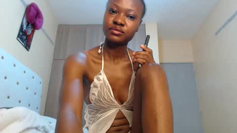 Snapshot of sugarlips_05 chatting on October 31, 7:20 am sugar online show from October 31, 7:20 am