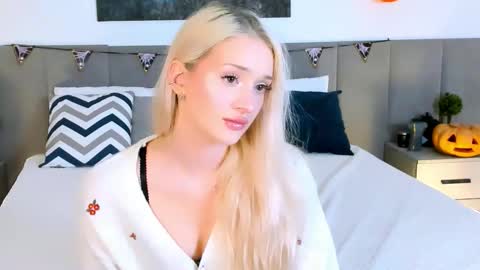 sugarwhisper online show from October 31, 5:02 pm