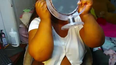 Snapshot of suggarbaby1 chatting on February 24, 6:16 am Cami   Back in 2 hours online show from February 24, 6:16 am