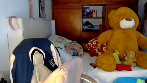 Snapshot of suggarbaby1 chatting on September 20, 7:22 am Cami   Back in 2 hours online show from September 20, 7:22 am