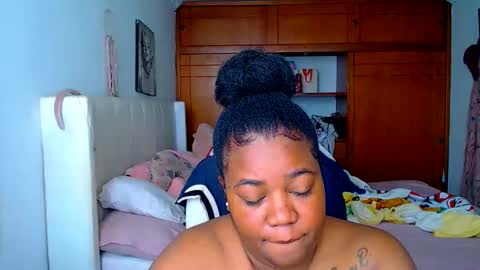 Snapshot of suggarbaby1 chatting on October 5, 7:21 pm Cami   Back in 2 hours online show from October 5, 7:21 pm