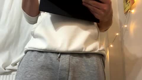 Snapshot of sullyniko chatting on October 25, 4:40 pm Niko online show from October 25, 4:40 pm