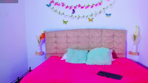 summer_girls01 online show from February 24, 9:29 pm