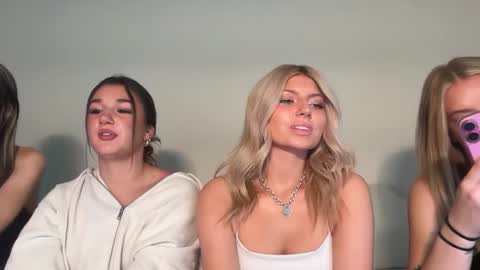 summerclarke2 online show from September 17, 5:16 pm