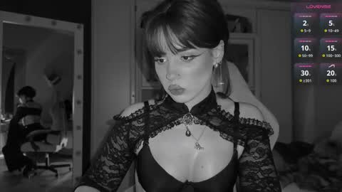 Snapshot of sun_for_you chatting on October 25, 10:43 pm Miss Nelly online show from October 25, 10:43 pm