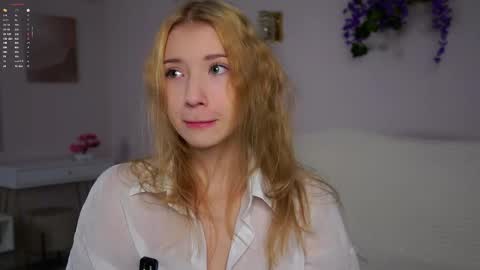 Lily online show from December 14, 2:45 pm