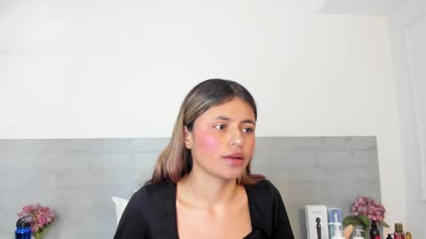 sunnywhitee online show from April 13, 7:18 pm