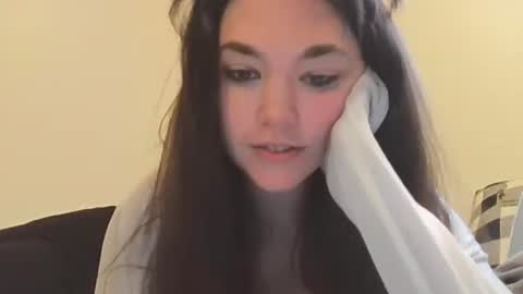 Mary 3 online show from March 22, 6:34 pm