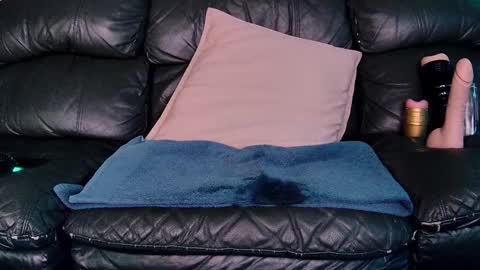 Snapshot of superduty5speed chatting on January 12, 5:45 am Thomas online show from January 12, 5:45 am