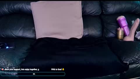 Snapshot of superduty5speed chatting on February 18, 3:21 am Thomas online show from February 18, 3:21 am