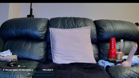 Snapshot of superduty5speed chatting on October 21, 3:00 am Thomas online show from October 21, 3:00 am