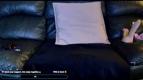 Snapshot of superduty5speed chatting on February 9, 6:43 am Thomas online show from February 9, 6:43 am