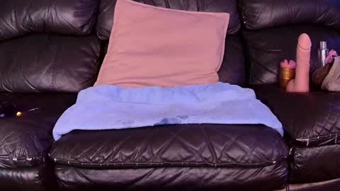 Snapshot of superduty5speed chatting on January 25, 3:51 am Thomas online show from January 25, 3:51 am