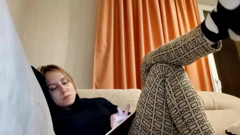 Annie online show from January 18, 3:05 pm