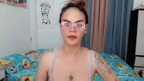 Im val online show from April 12, 2:21 pm