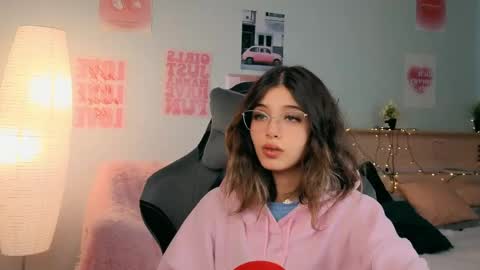Sara online show from May 4, 2:01 pm