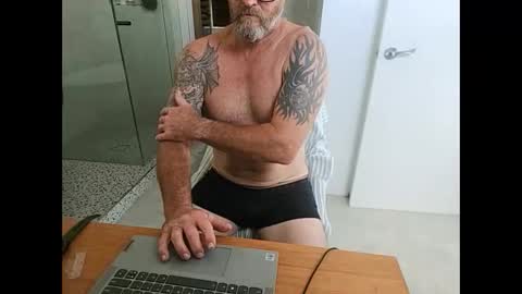 Snapshot of surfdog2908 chatting on March 12, 1:36 am surfdog2908 online show from March 12, 1:36 am