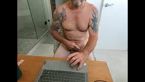 Snapshot of surfdog2908 chatting on February 19, 2:23 am surfdog2908 online show from February 19, 2:23 am
