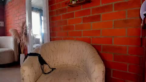 susan_wall online show from April 8, 5:49 pm