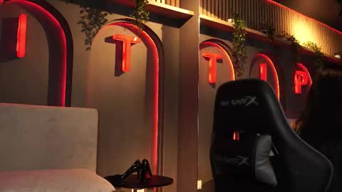 susan_wall online show from February 10, 7:28 pm