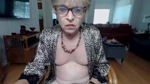sexualsusan online show from June 15, 3:04 pm