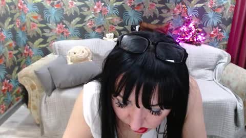 SusanLaNice online show from December 21, 1:01 am