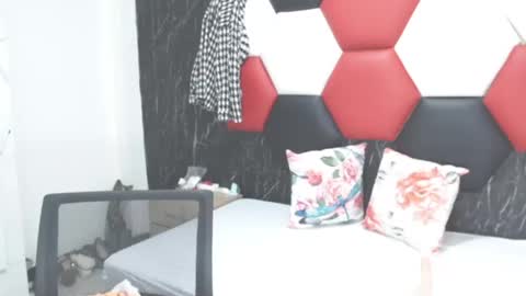 susanleroy online show from December 15, 5:56 am