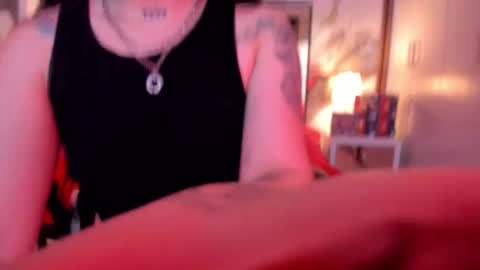 susanvilla online show from December 16, 9:32 pm