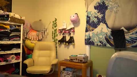 Snapshot of sushifox chatting on October 22, 3:35 pm   online show from October 22, 3:35 pm