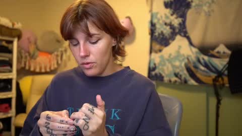 Snapshot of sushifox chatting on October 1, 12:21 am   online show from October 1, 12:21 am