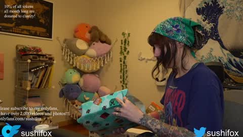 Snapshot of sushifox chatting on December 17, 6:20 pm   online show from December 17, 6:20 pm