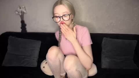 Sue online show from February 9, 3:56 pm