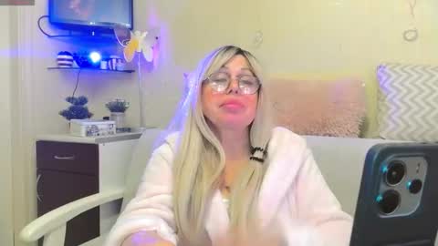 Snapshot of susienoreen chatting on October 25, 11:20 am SusieNoreen online show from October 25, 11:20 am