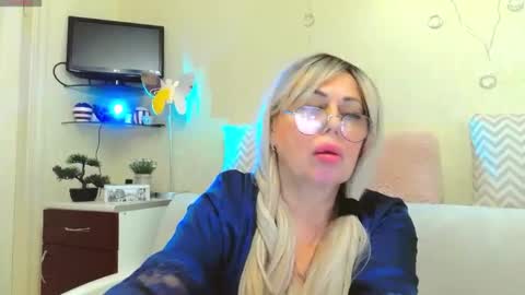 Snapshot of susienoreen chatting on October 12, 7:34 am SusieNoreen online show from October 12, 7:34 am