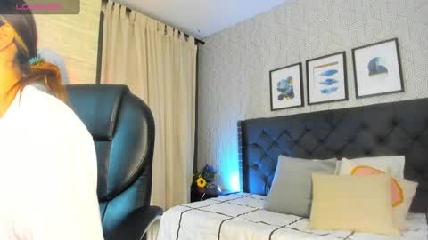   online show from January 9, 12:30 pm