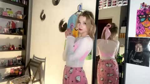 Suzanna online show from April 20, 10:13 pm